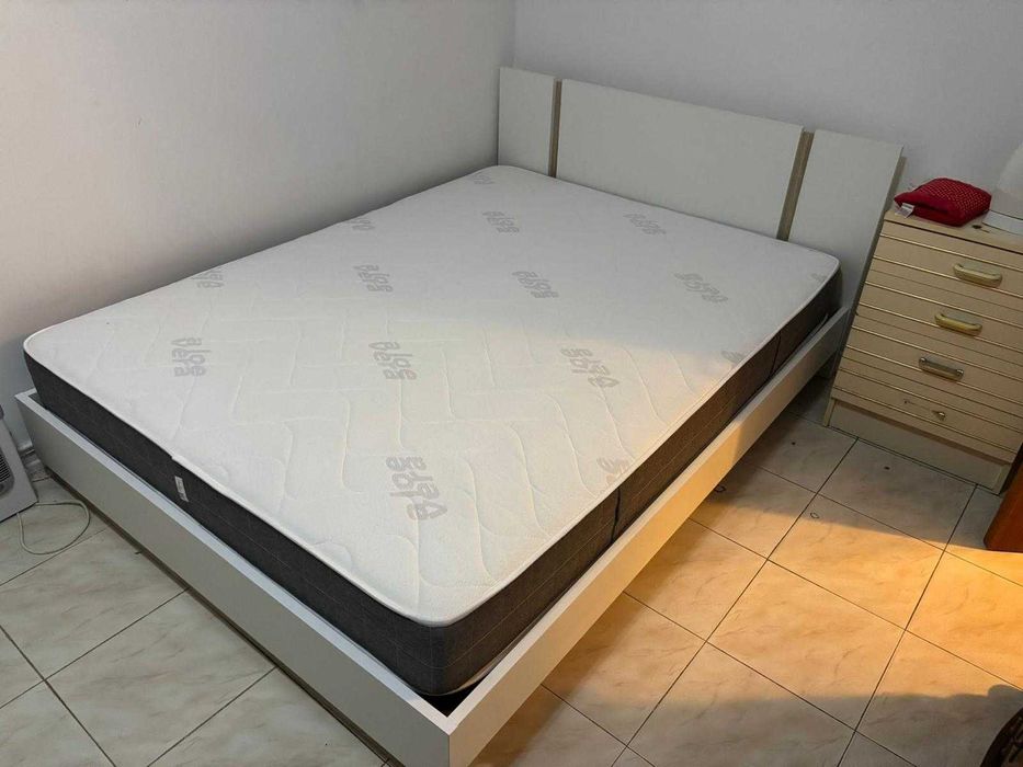 Cama de Casal Moderna(Branca/Madeira)+Colchão de Molas Ensacadas - Como Nova!