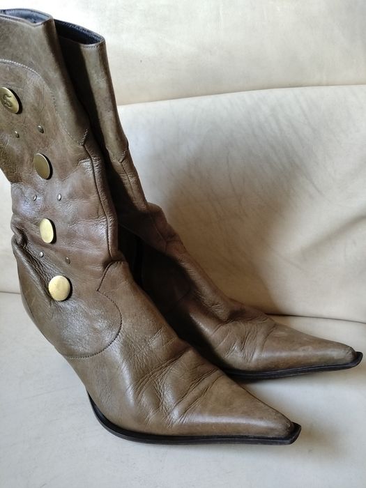 Botas em couro cano alto