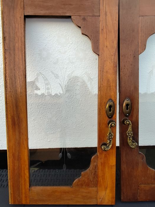 2 Portas antigas  de madeira e com vidro