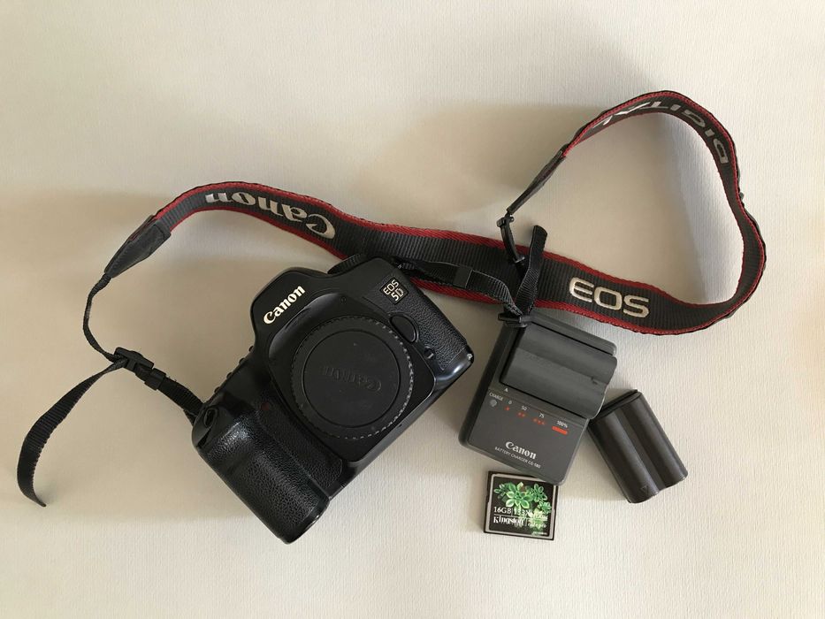 Фотокамера Canon EOS 5D