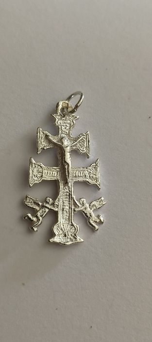 Cruz Caravaca em prata
