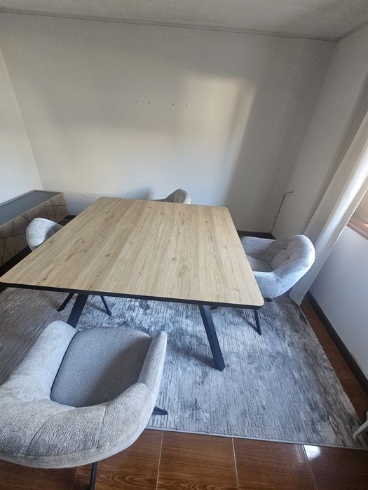 Mesa de Jantar 136x136