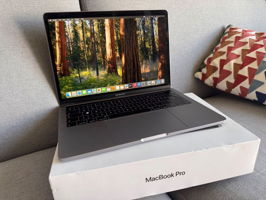 MacBook Pro 13” 2019 i5 8GB 256GB Touch Bar + Caixa