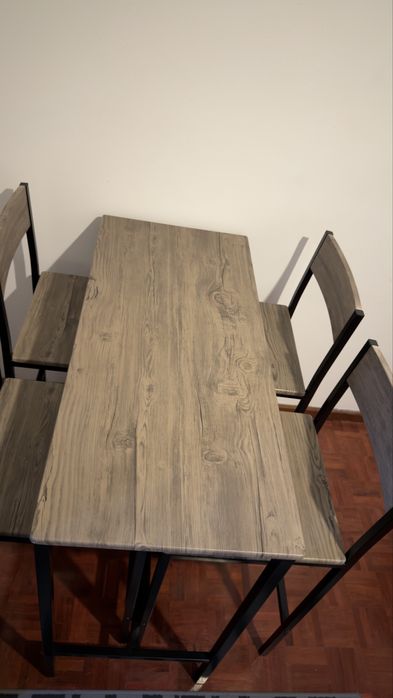 Mesa alta com 4 cadeiras – estilo industrial