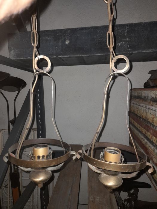 Candeeiros de tecto, de mesa de cabeceira e de exterior