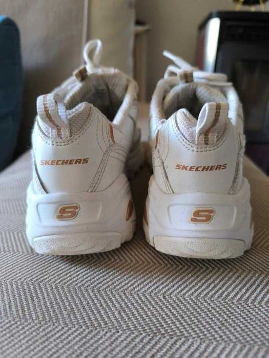Sapatilhas casuais Skechers D'Lites em branco/dourado rosa - Glamour Feels