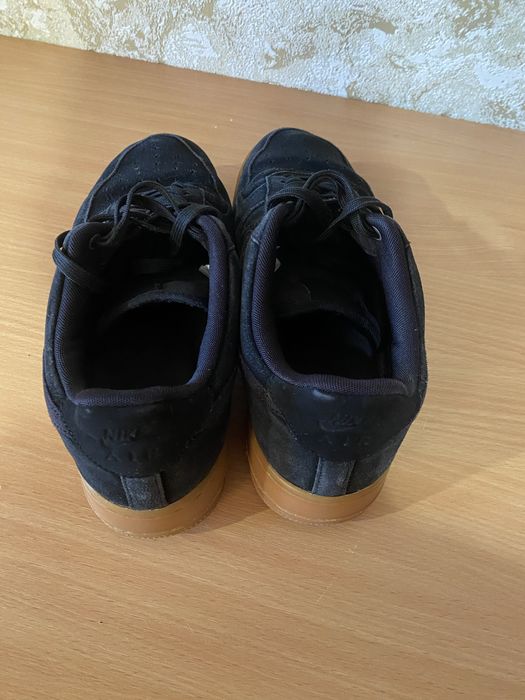 Продам кросівки Nike Air Force замшеві