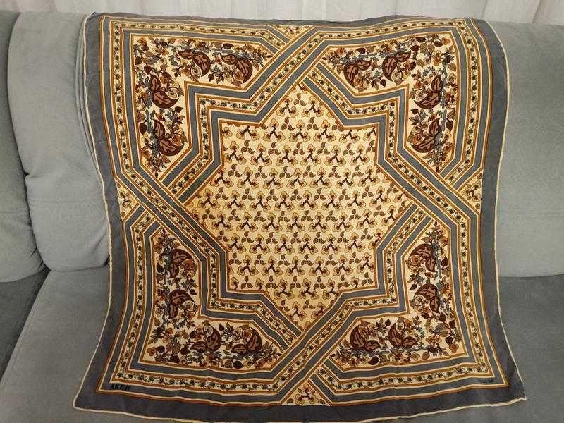 Шовкова хустка Аker (ödüllü serі призова серія)