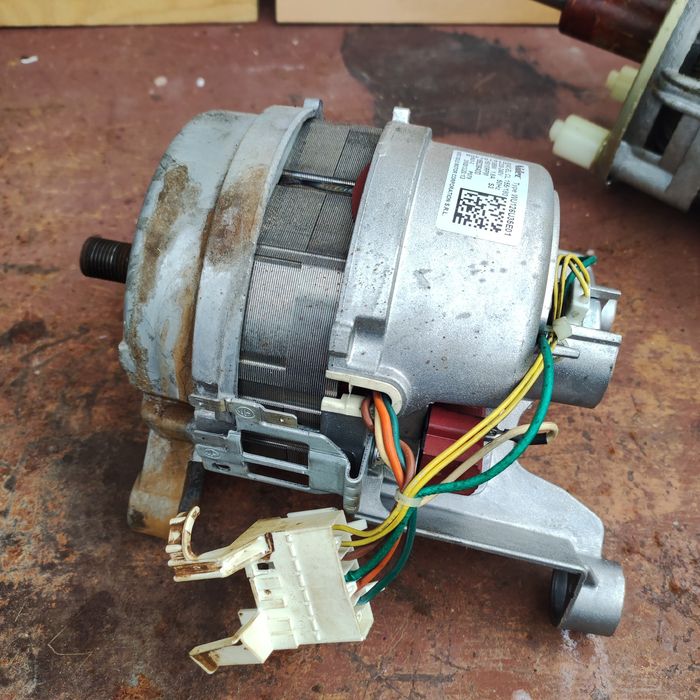 Двигун від пральної машини