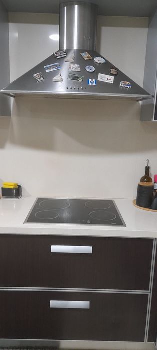 Placa vitrocerâmica e exaustor Teka