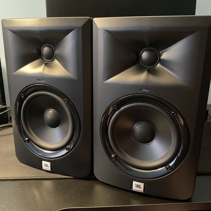 JBL  LSR305 Студійні монітори, колонки