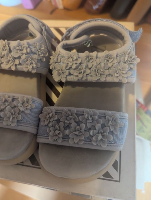 Sandálias e havaianas 24