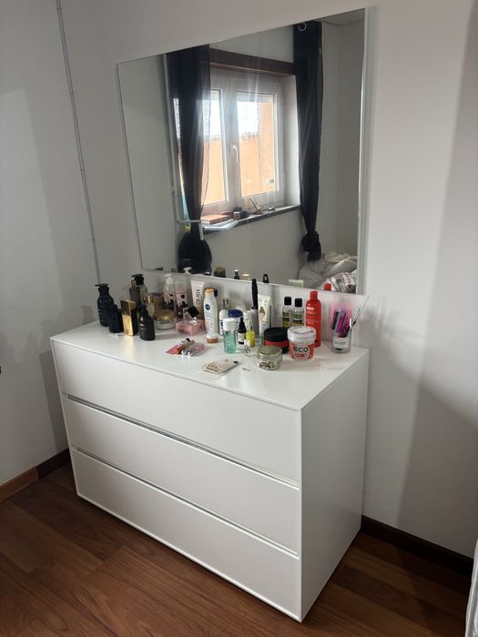 Cama+colchão+cabeceira e espelho