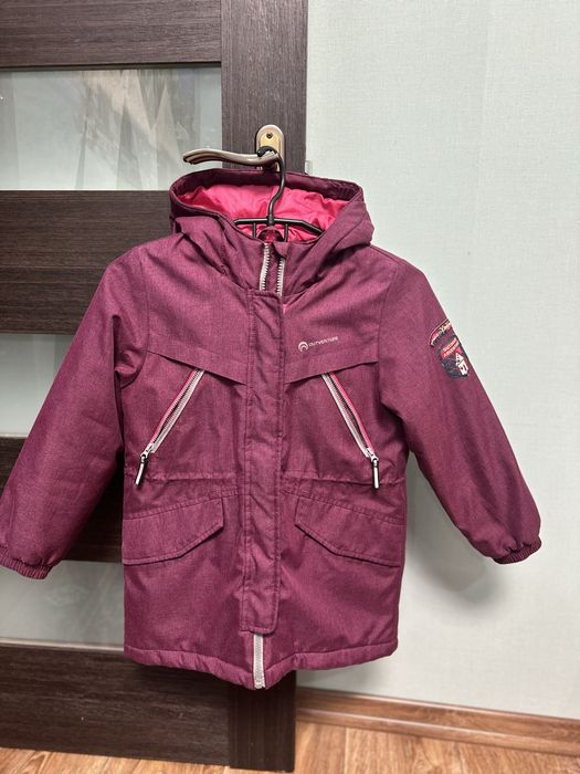 Продам парку outventure для дівчинки