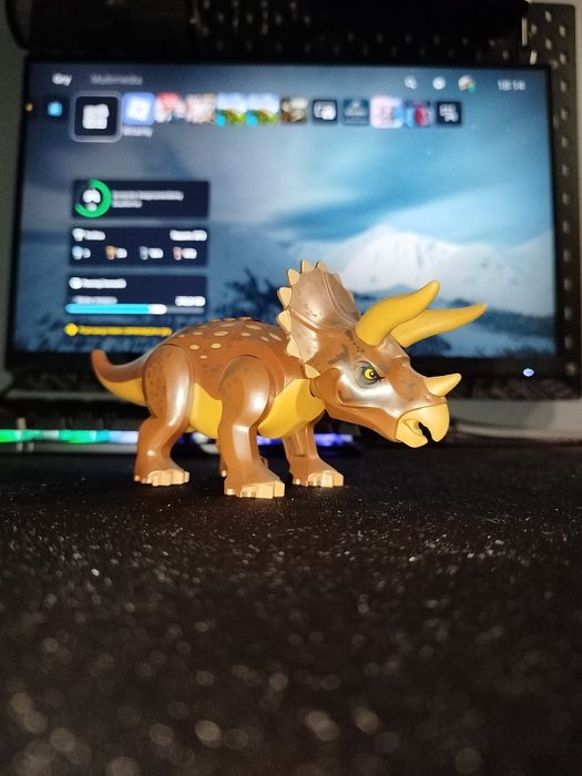 Lego dinozaur triceratops