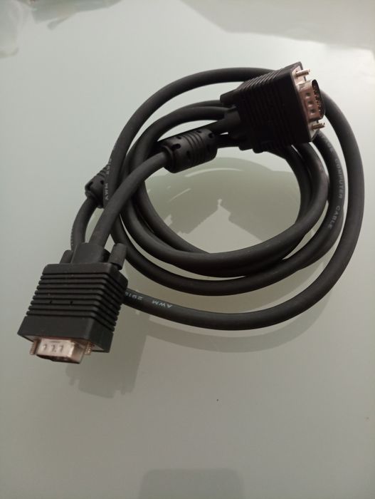 Cabos VGA e HDMI		Novos
