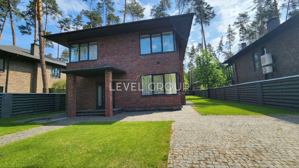 Будинок 250м. у котеджному містечку. Ліс! Козин! 10 соток!