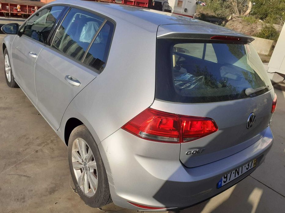Volkswagen Golf 1.6 TDI (97-NT-37) – Com Avaria de Motor