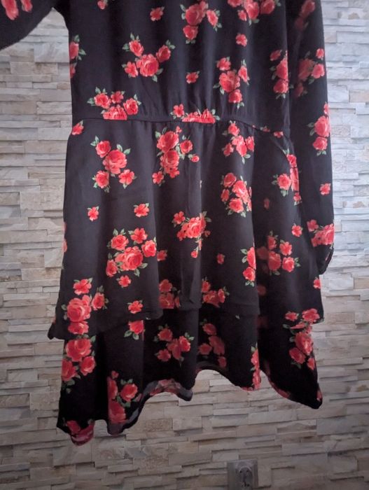 Sukienka Cropp w róże rozm S/M