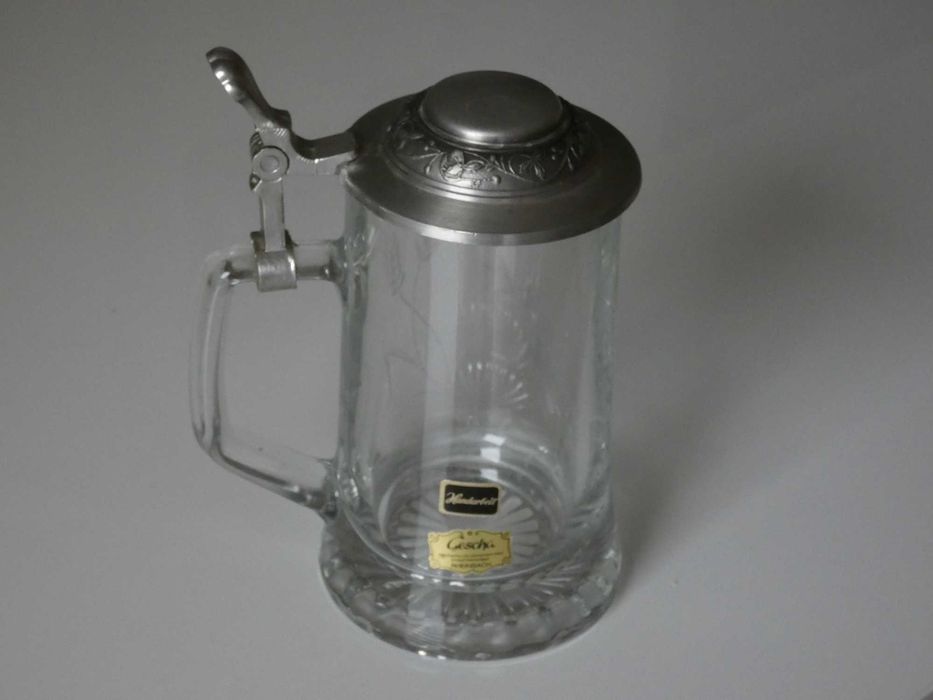 Kufel kryształowy , okolicznościowy, z pokrywą cynową  i uchwytem