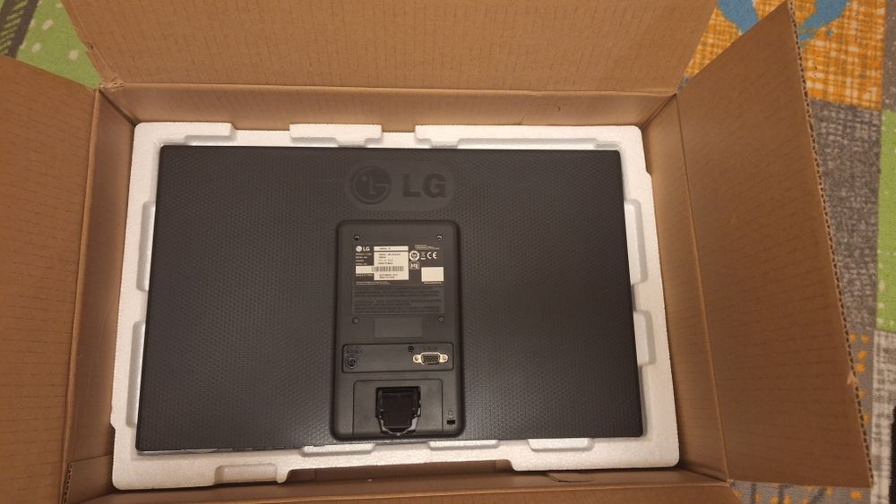 Monitor 19 cali LG 19M38