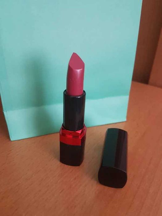 Ultrakremowa szminka Chic Avon nowa szybka wysyłka