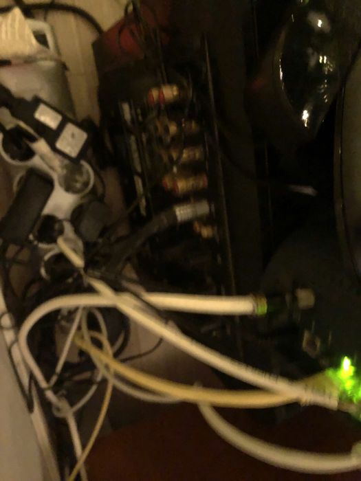 Amplificador Denom com 5 colunas + subwoofer KEF  colunas e pés