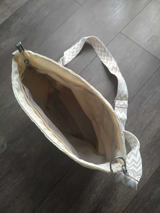 Pikowana biała torba damska na ramię