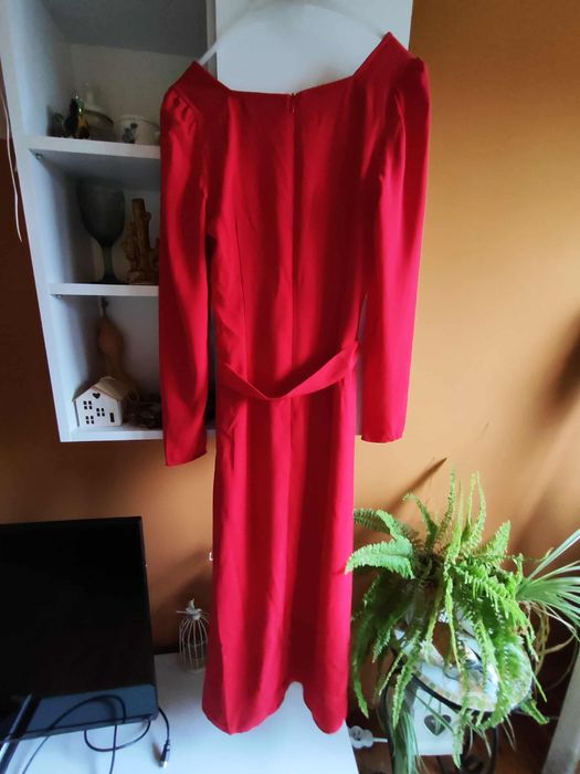 Piękna nowa elegancka czerwona sukienka midi Sinsay Xs