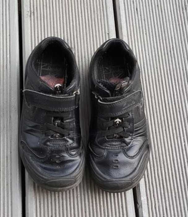 Clarks czarne skórzane adidaski 11