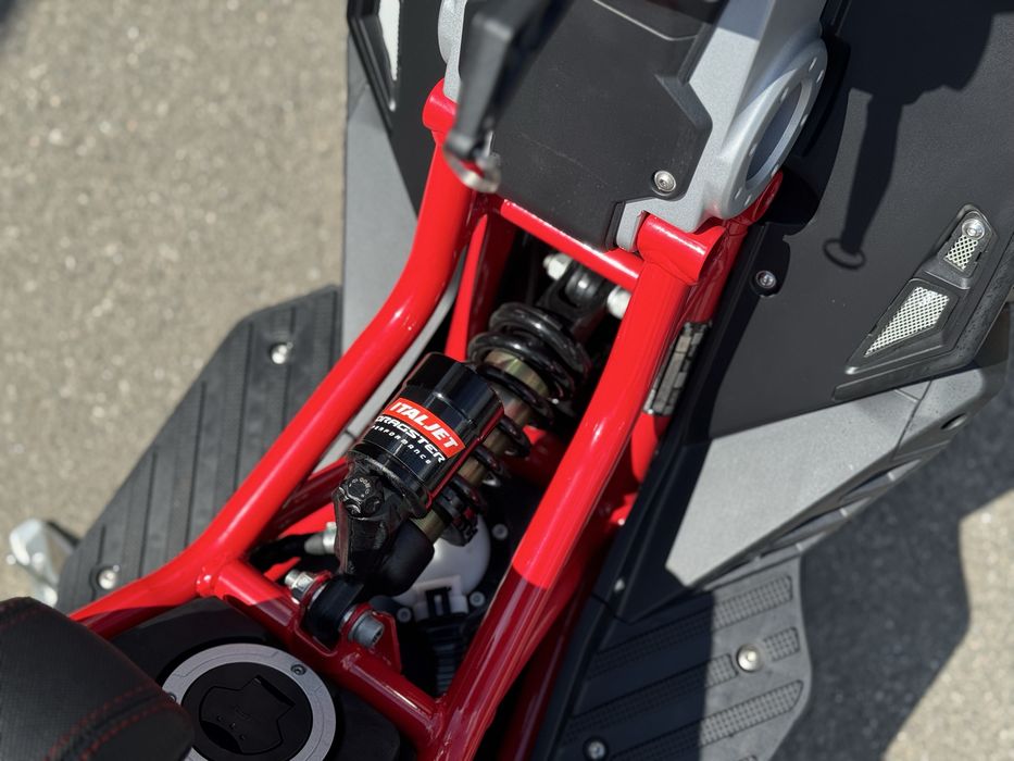 ITALJET Dragster 300 Агресивний Скутер