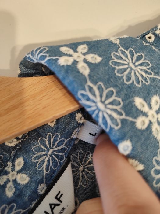 Sukienka z lyocellu marki NAF NAF