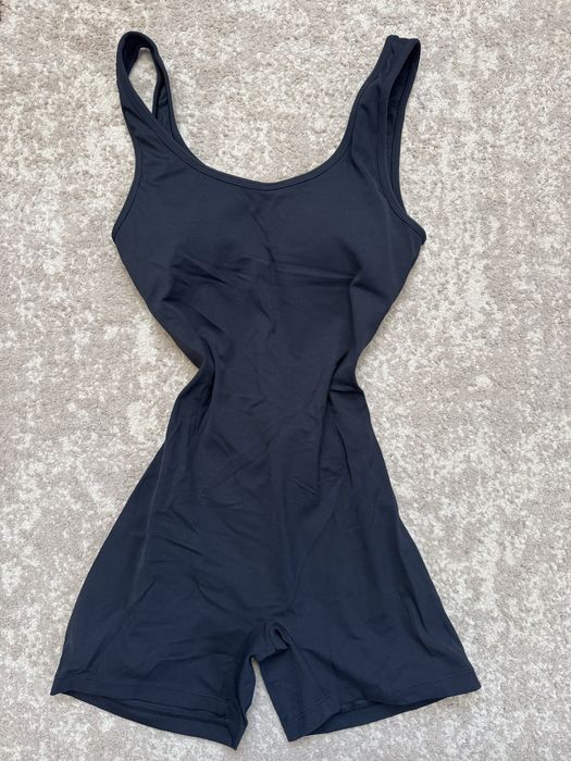 Комбінезон з відкритою спинкою