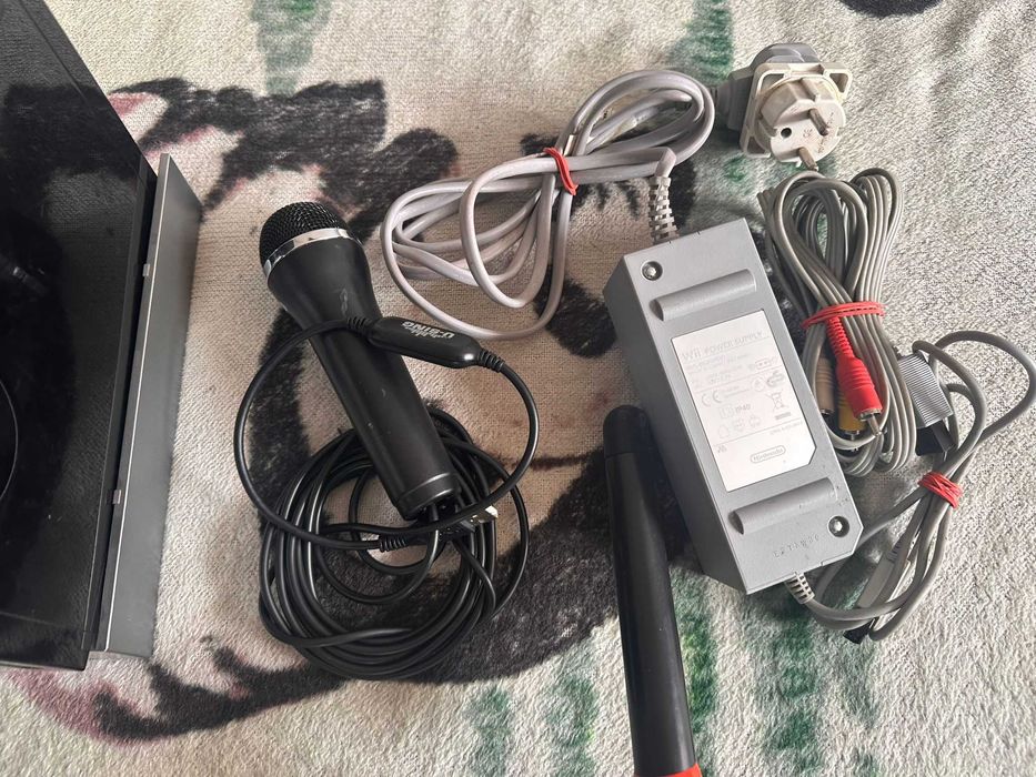 Konsola Nintendo Wii gry + kontrolery + wędka, sensor mikrofon