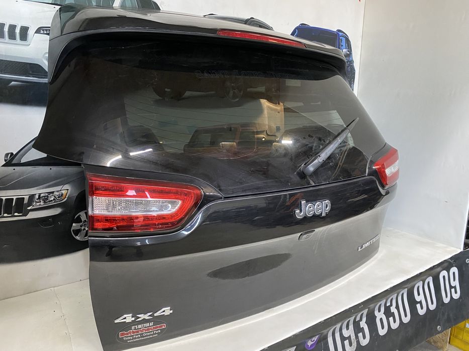 Кришка багажника Jeep Cherokee KL 2016р кузовні деталі