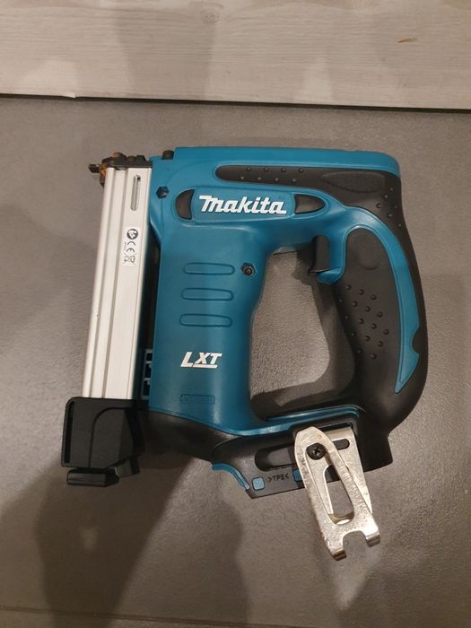 Makita DST 221 Zszywacz akumulatorowy 18V  taker