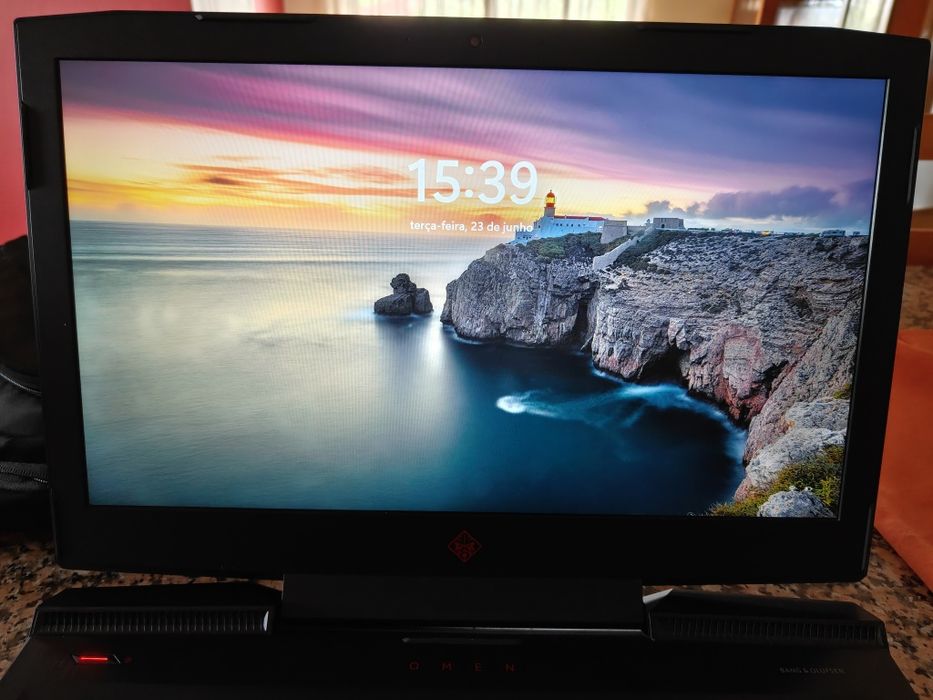 HP OMEN 17( Intel Core i7-8750H - NVIDIA GeForce GTX 1070)