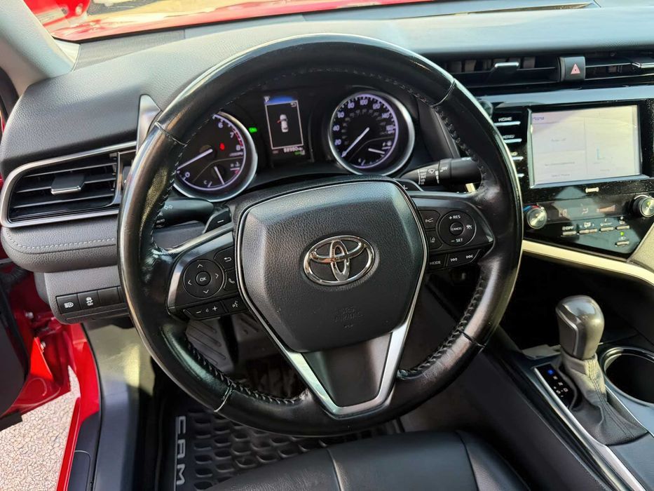 Toyota Camry      2020
