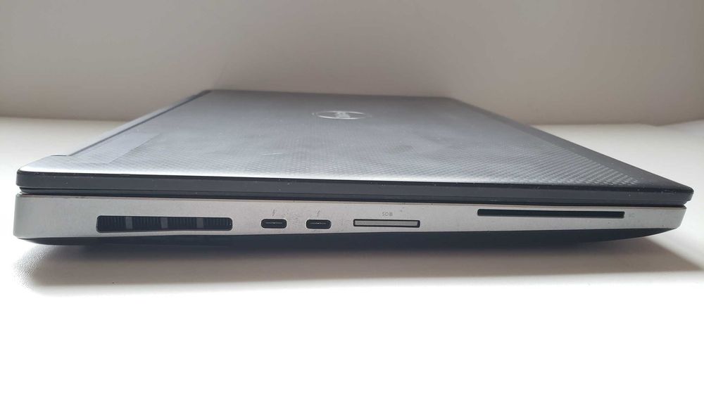 Ноутбук Dell Precision 7530 IPS i7-8850H 32GB 128Gb 512GB SSD nVidia