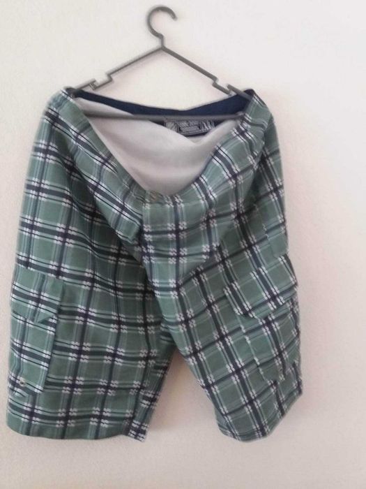 Saias e Calças de Senhora, impecáveis, por 2,5 euros