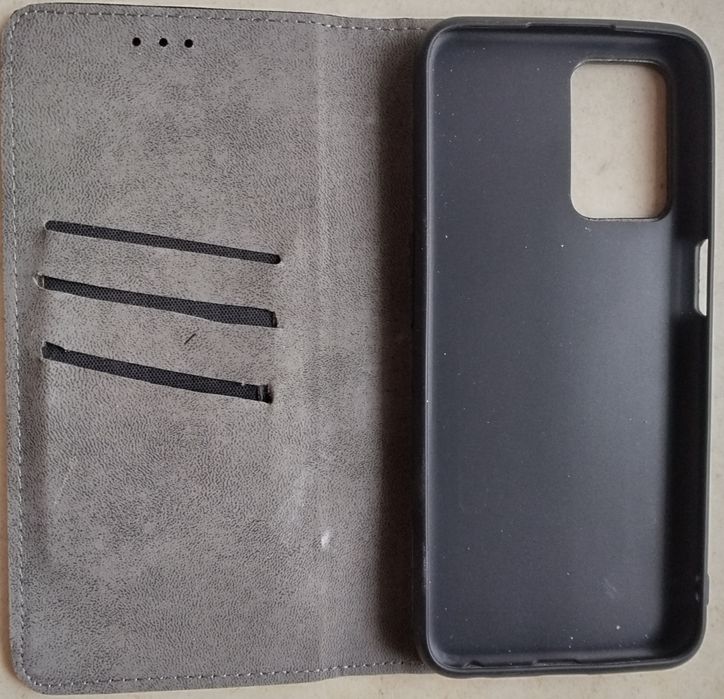 Etui do smartfonów Realme.