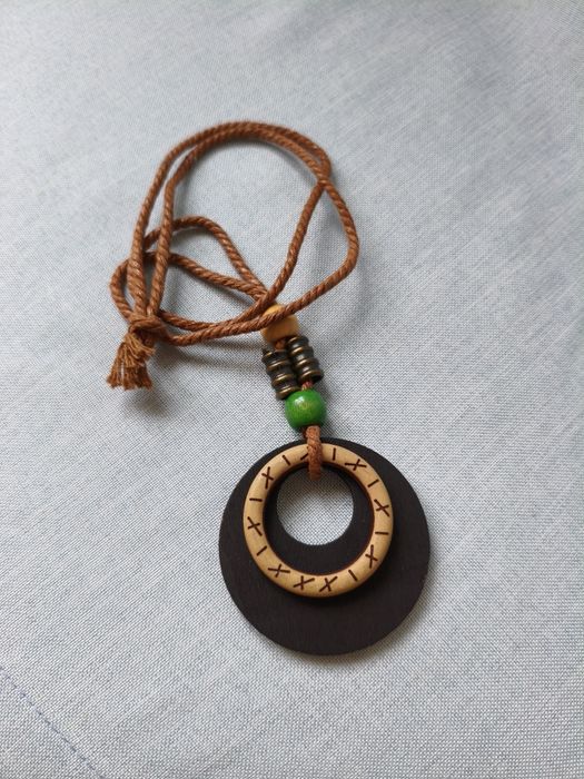 Gargantilha em muito bom estado