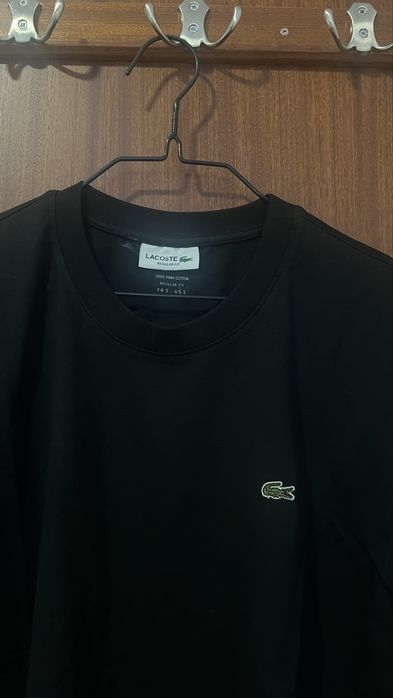 T-shirt lacoste preta