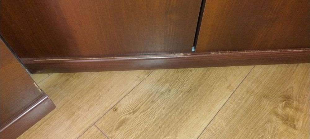 Komplet mebli z szafą narożną.