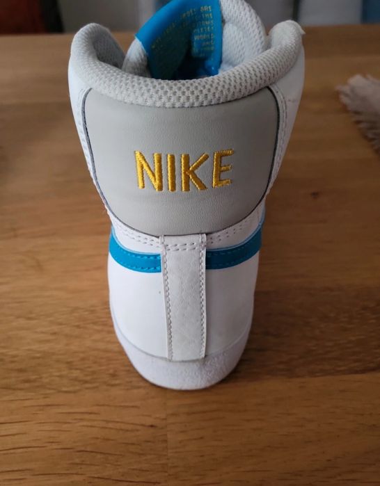 Nike branco e azul