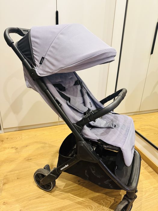 прогулянкова коляска Easywalker Jackey сірого кольору