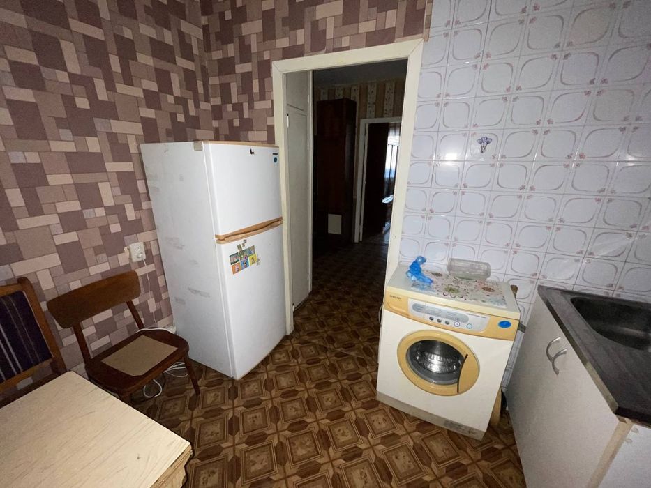 Оренда квартири  в місті Херсон . Перший поверх . Опалення працює .