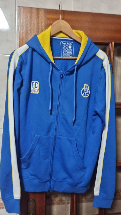 Sweter  com capuz do porto.
