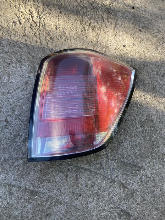 Lampa prawy tył opel astra H kombi