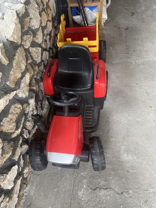 Traktor dzieciecy na akumulator